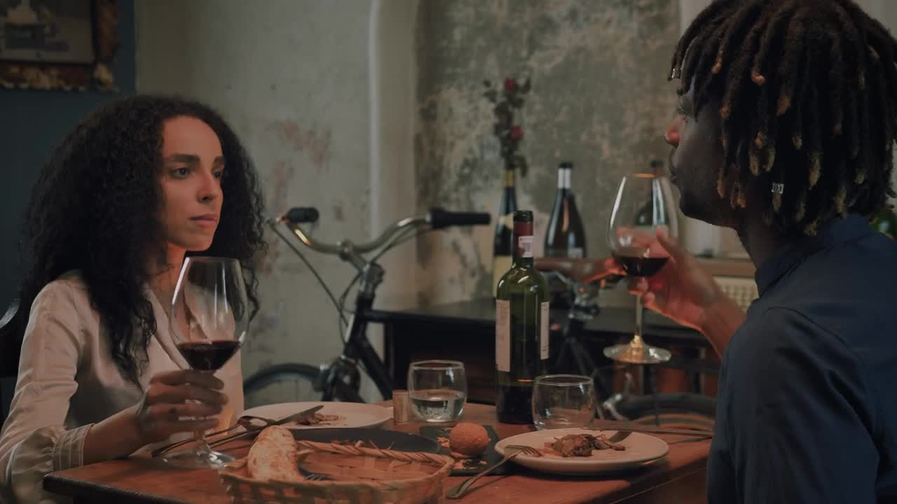 Free Stock Video Romantic Dinner Of A Boy And A Girl With Wine Live Wallpaper