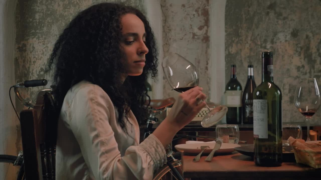 Free Stock Video Romantic Dinner Of A Young Couple Live Wallpaper