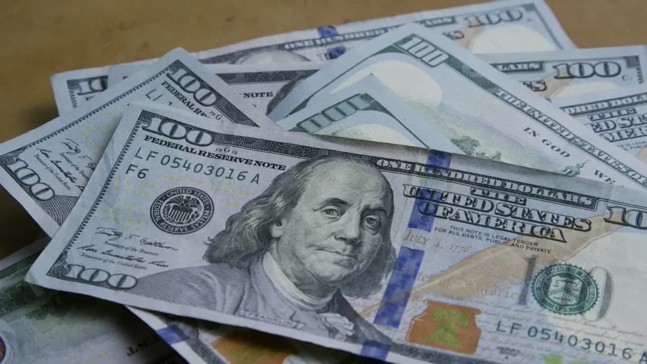 Free Stock Video Rotating  Bills On The Table Live Wallpaper