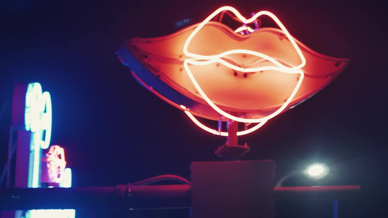 Free Stock Video Rotating Neon Lips Sign Live Wallpaper