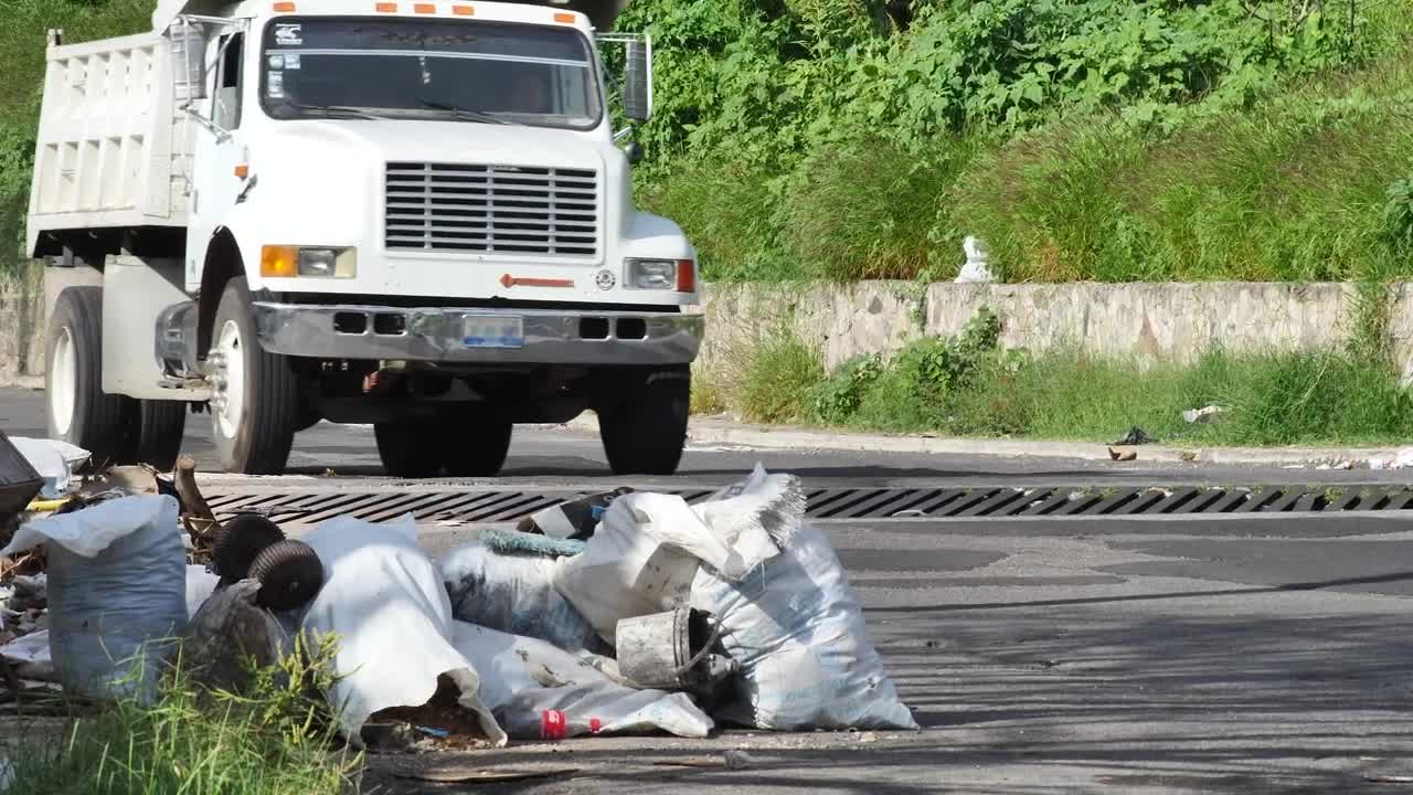 Free Stock Video Rubbish Piled Up On A Street Sidewalk Live Wallpaper