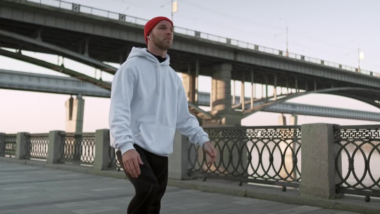 Free Stock Video Runner Does Stretch Routine With City Bridge In Background Live Wallpaper