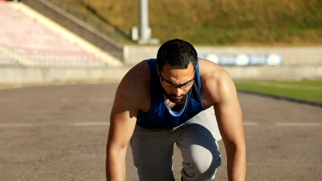 Free Stock Video Runner Summons Motivation At Start Of Race Live Wallpaper