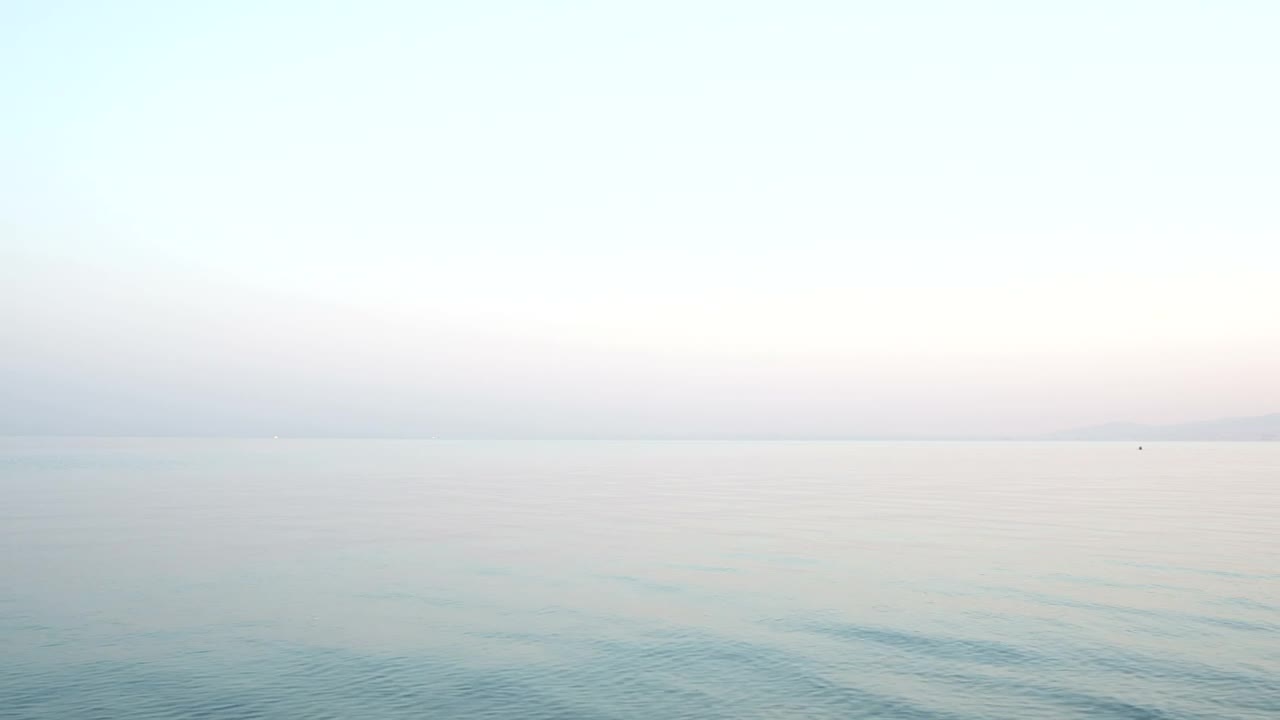 Free Stock Video Running Into A Cold Ocean Live Wallpaper