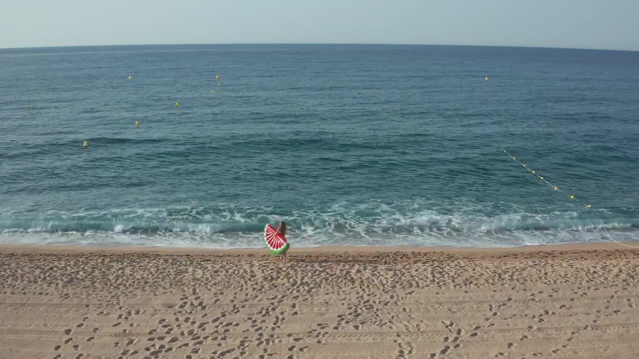 Free Stock Video Running With An Inflatable Melon Live Wallpaper