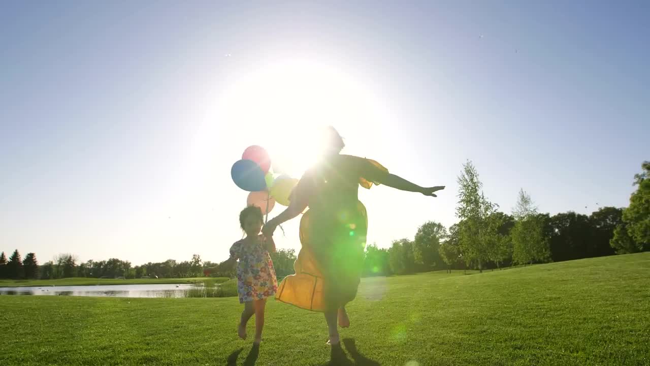 Free Stock Video Running With Balloons Live Wallpaper