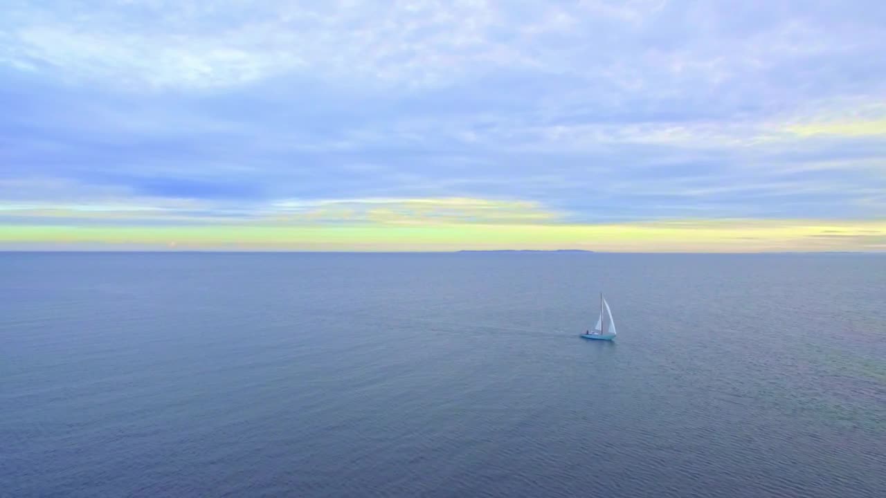 Free Stock Video Sailing Boat Crossing The Ocean Live Wallpaper