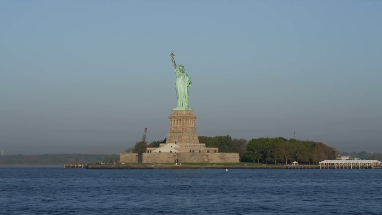 Free Stock Video Sailing By The Statue Of Liberty Live Wallpaper