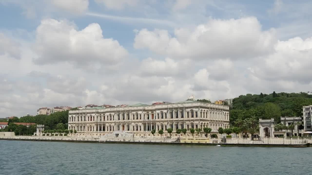 Free Stock Video Sailing In The River Through Istambul City Live Wallpaper