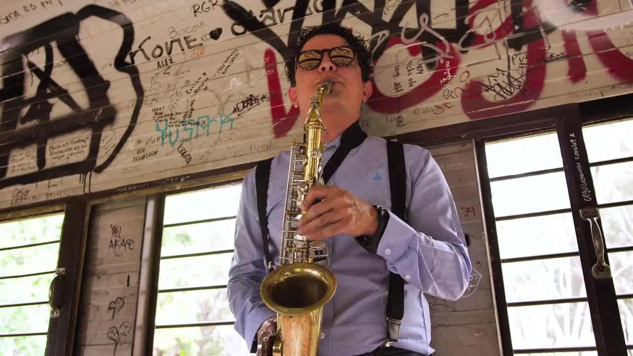 Free Stock Video Saxophonist Playing A Quiet Song Live Wallpaper