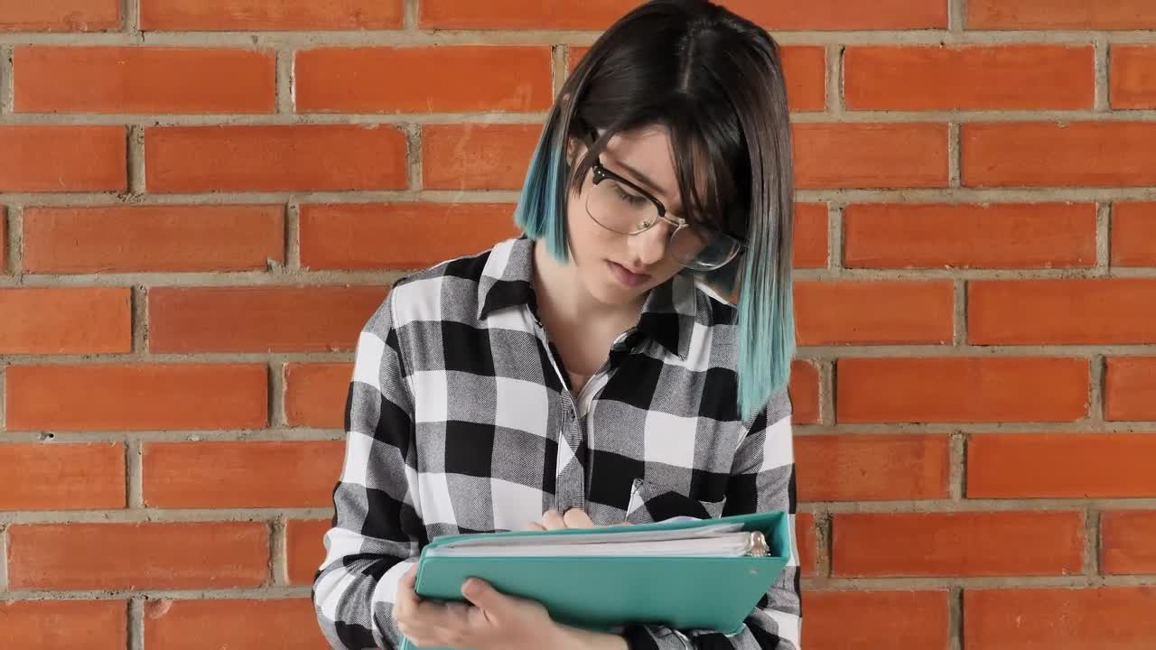 Free Stock Video Schoolboy Girl In Her School Studying Concentrated Live Wallpaper