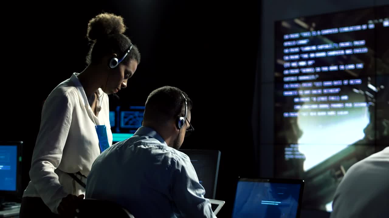 Free Stock Video Scientist In Flight Control Center Live Wallpaper