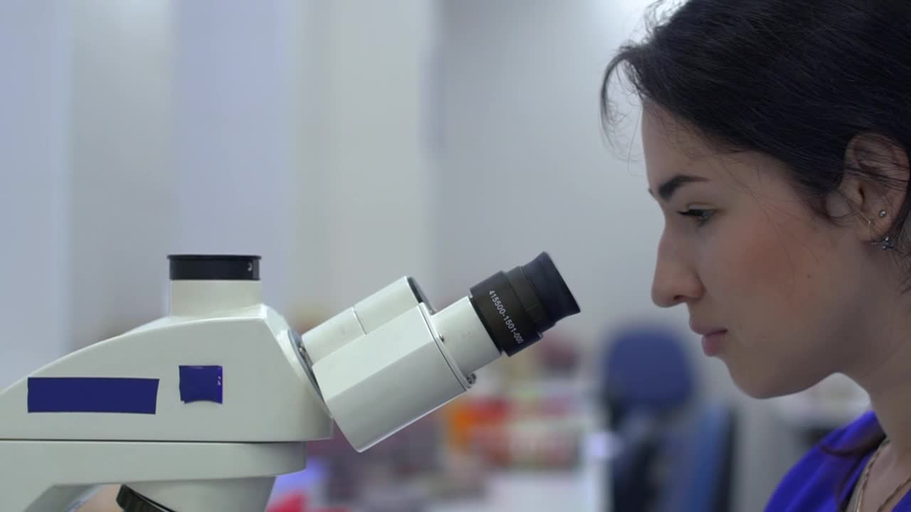 Free Stock Video Scientist Looking Through A Microscope Live Wallpaper