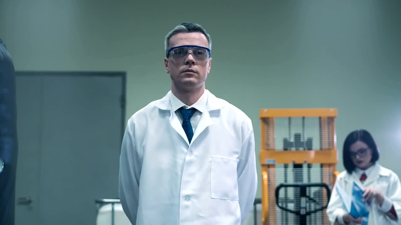 Free Stock Video Scientist Walking In The Lab Live Wallpaper
