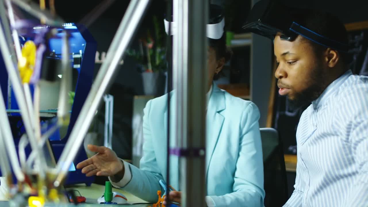 Free Stock Video Scientist With Virtual Reality Headsets Talking Live Wallpaper