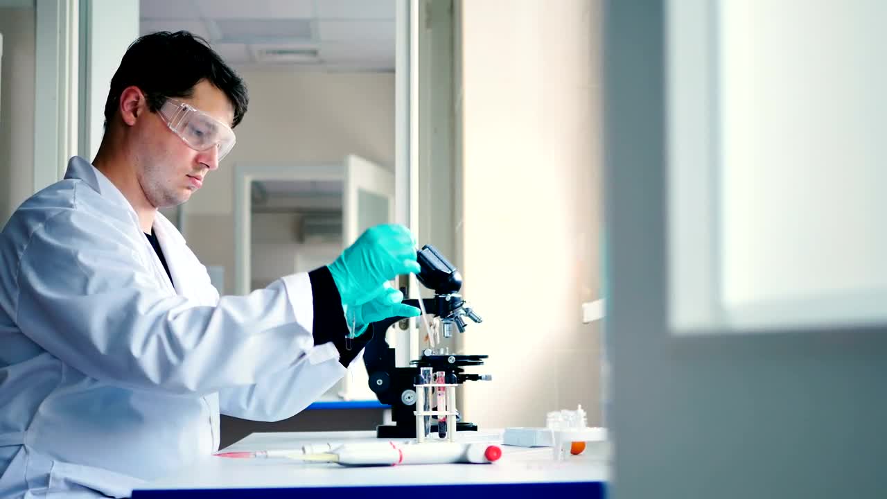 Free Stock Video Scientist Working With Blood In A Laboratory Live Wallpaper