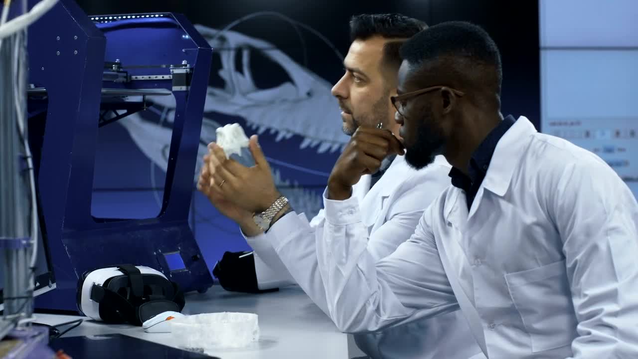 Free Stock Video Scientists With D Printing Object Live Wallpaper