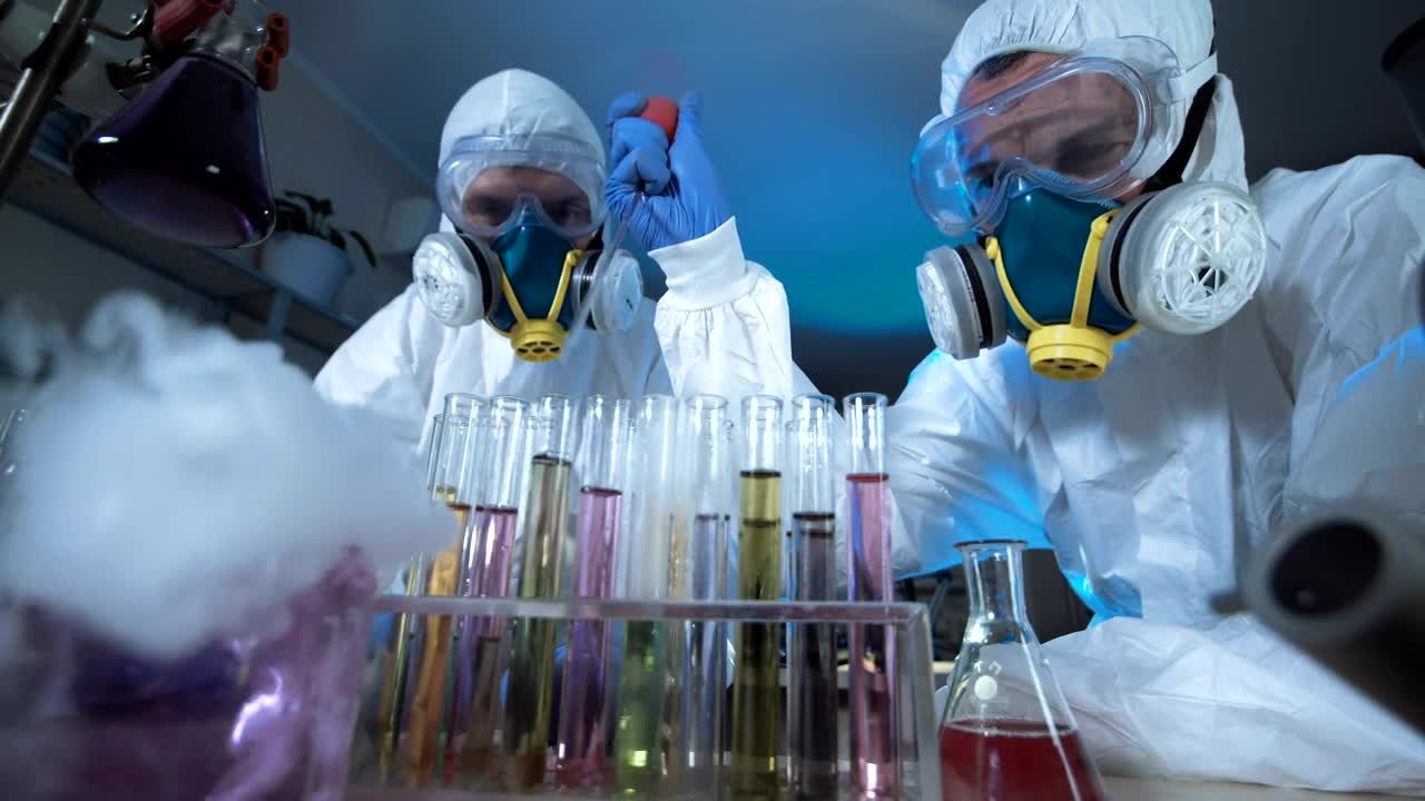 Free Stock Video Scientists With Facemasks Experimenting In The Lab Live Wallpaper