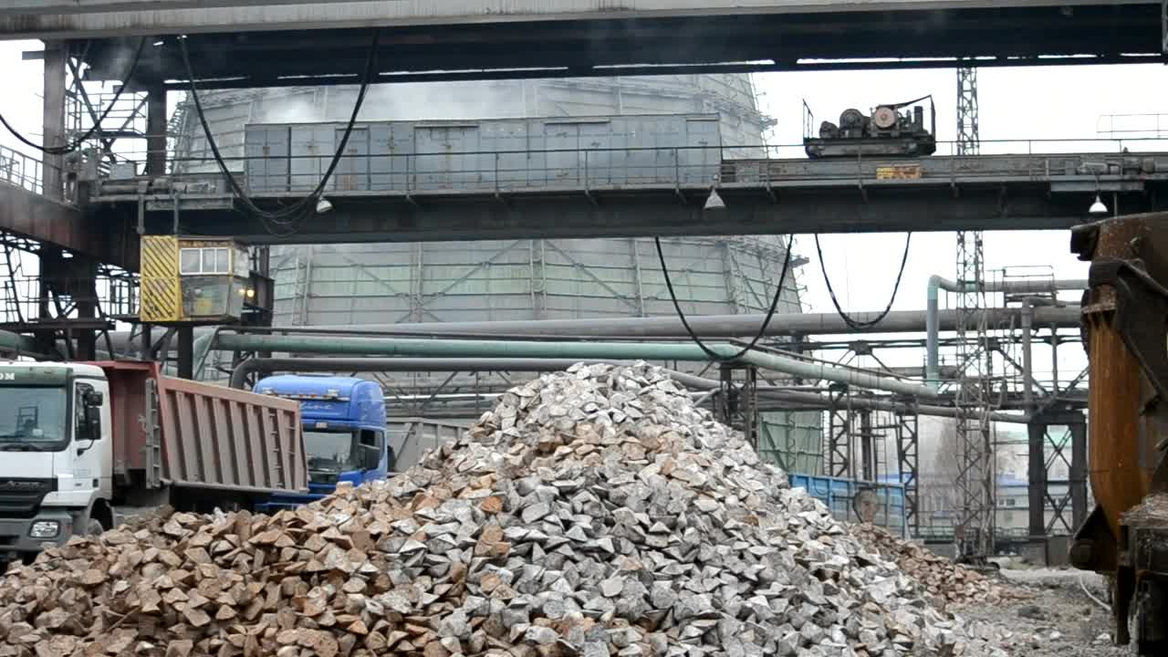 Free Stock Video Scrap Metal At A Workshop Live Wallpaper