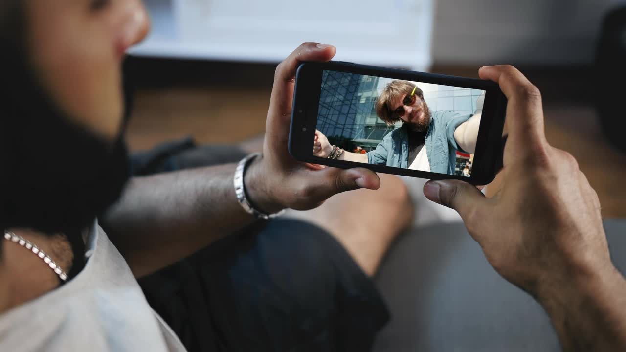 Free Stock Video Screen View Of Friend Waving Hello On Video Call Live Wallpaper