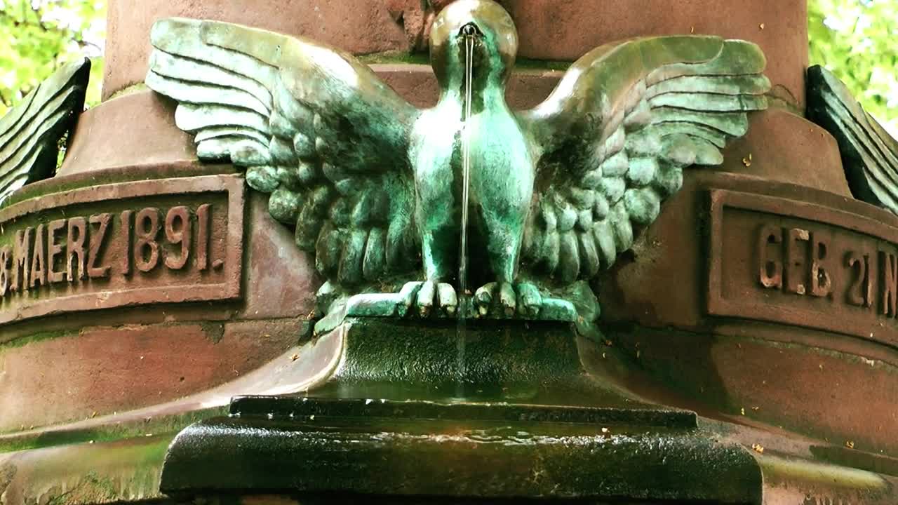 Free Stock Video Sculpture Of A Bird In A Fountain Live Wallpaper