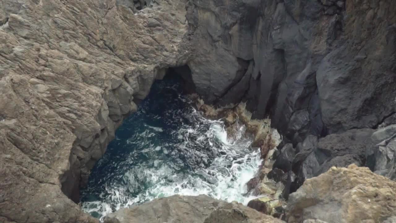 Free Stock Video Sea Cliff And Waves Live Wallpaper