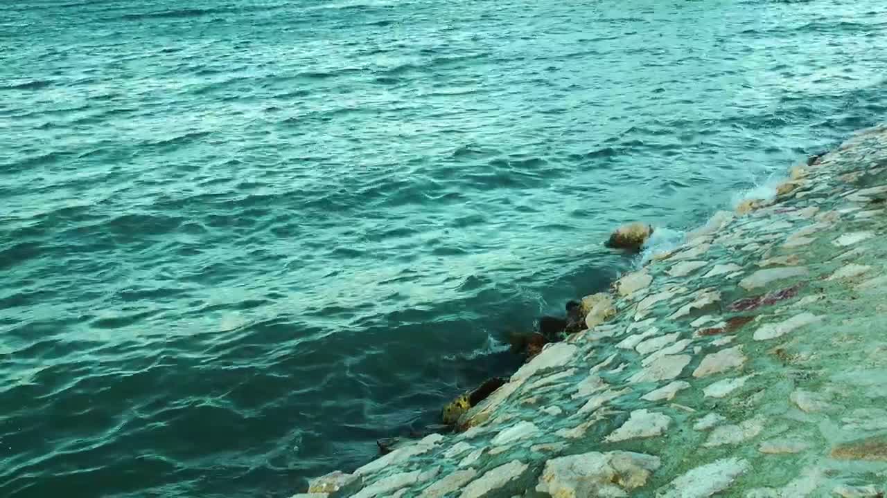 Free Stock Video Sea Waves Coming Ashore In A Tourist Port Live Wallpaper