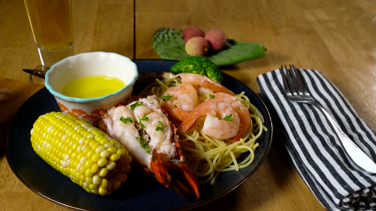 Free Stock Video Seafood Meal With Salad Live Wallpaper