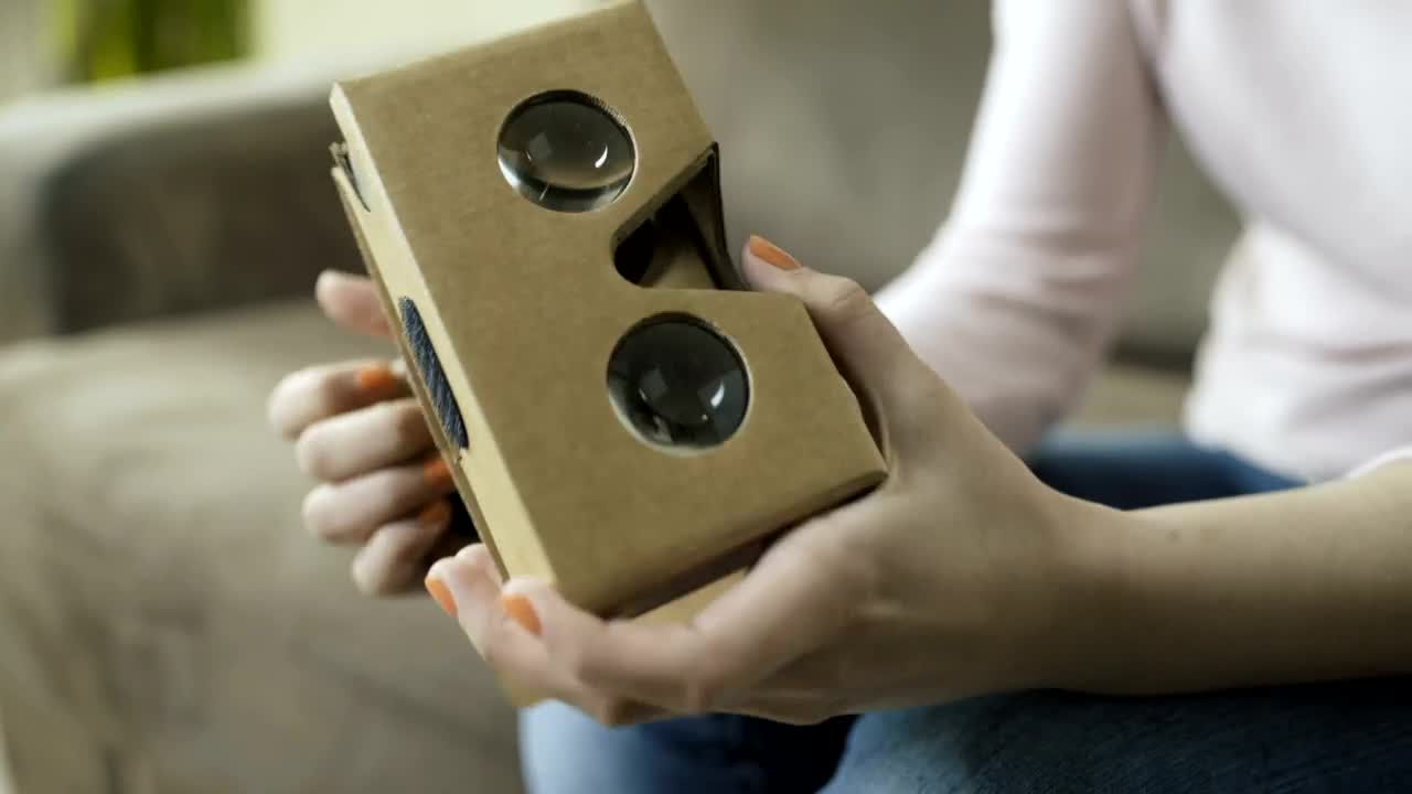 Free Stock Video Setting Up A Cartboard Virtual Reality Headset Live Wallpaper