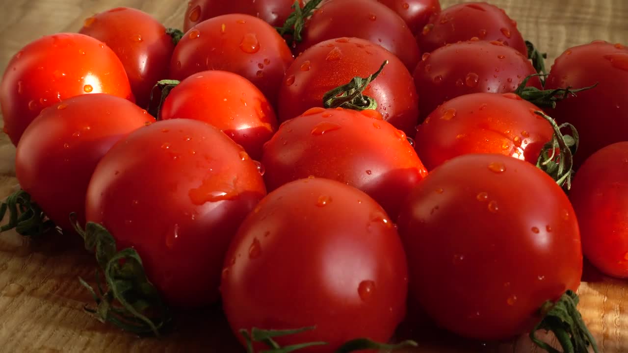 Free Stock Video Set Of Wet Tomatoes Spinning In A Close Up Shot Live Wallpaper