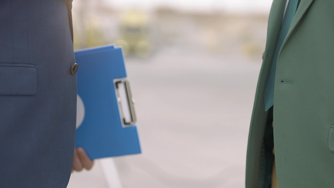 Free Stock Video Shaking Hands After An Agreement Live Wallpaper