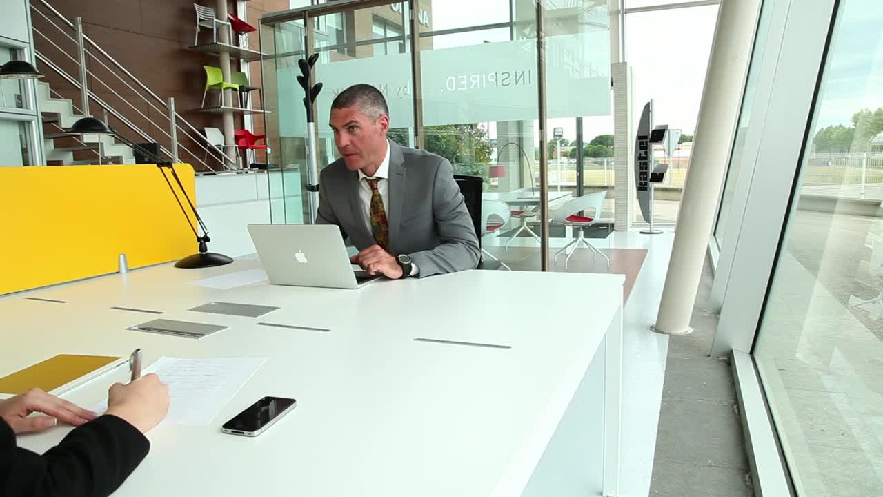 Free Stock Video Sharing A Joke At Work Live Wallpaper