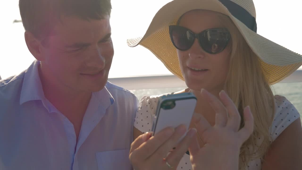 Free Stock Video Sharing Photos On A Boat Tour Live Wallpaper