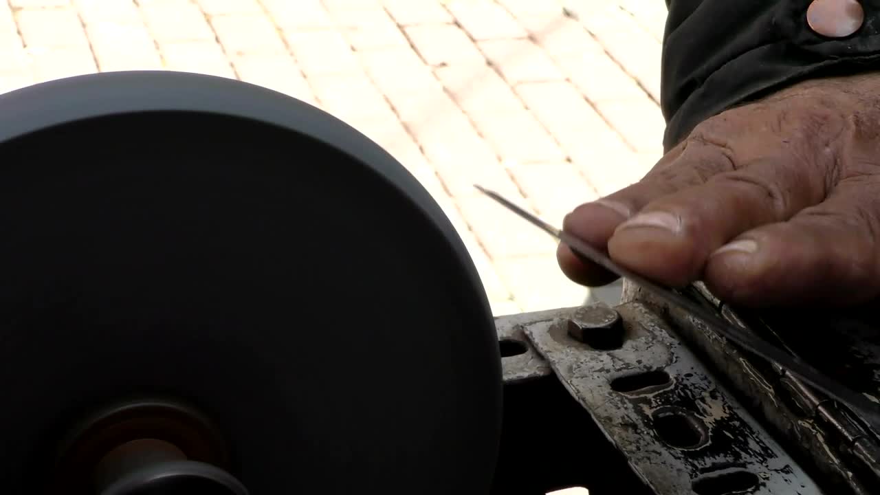 Free Stock Video Sharpening A Knife Live Wallpaper