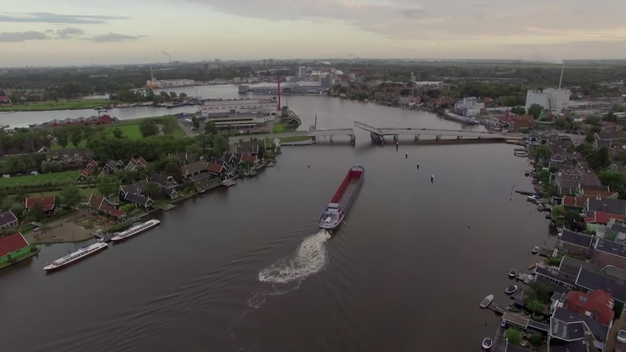 Free Stock Video Ship Heading Through A Swing Bridge Live Wallpaper