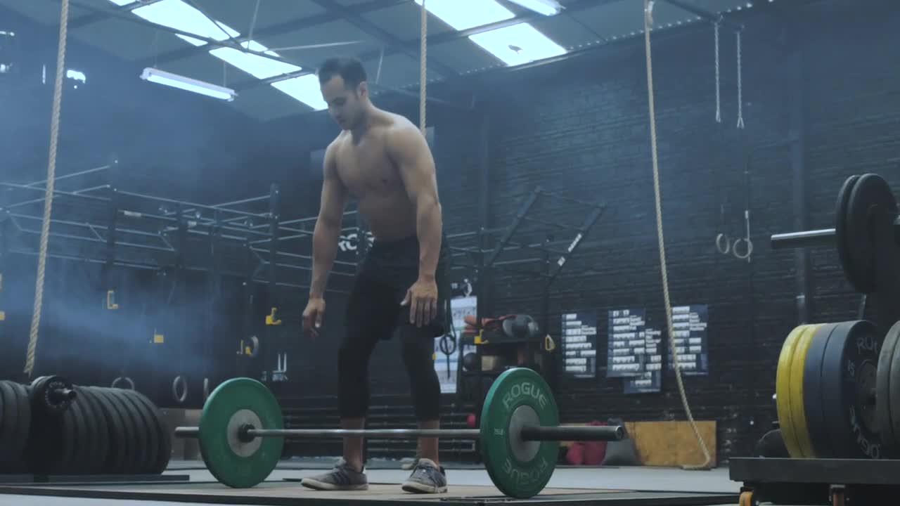 Free Stock Video Shirtless Man Lifting Weights At The Gym Live Wallpaper