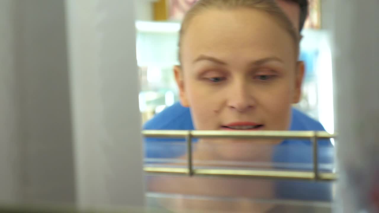 Free Stock Video Shopping For A Perfume Gift Live Wallpaper