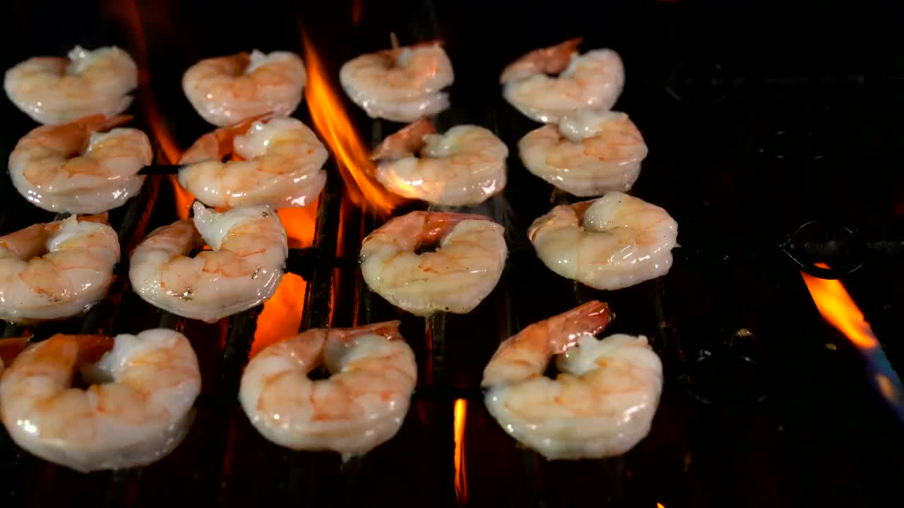 Free Stock Video Shrimps Being Fired On The Grill Live Wallpaper
