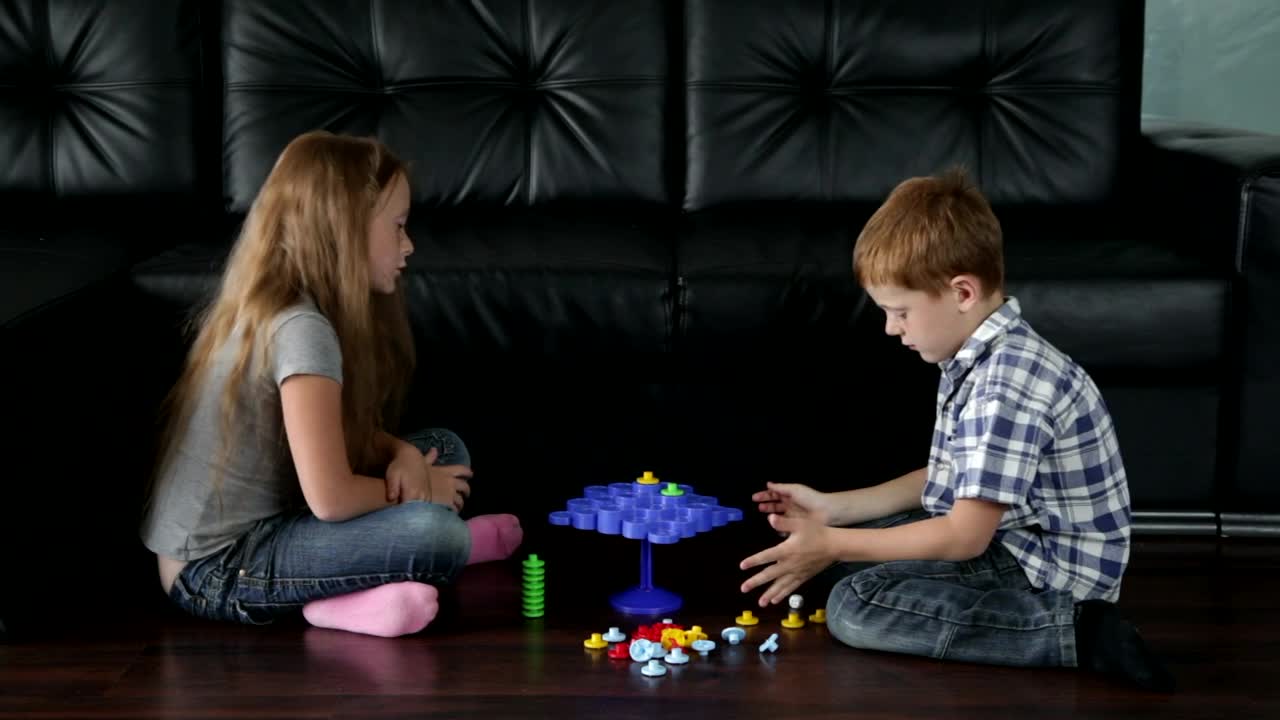 Free Stock Video Siblings Playing On The Floor Live Wallpaper