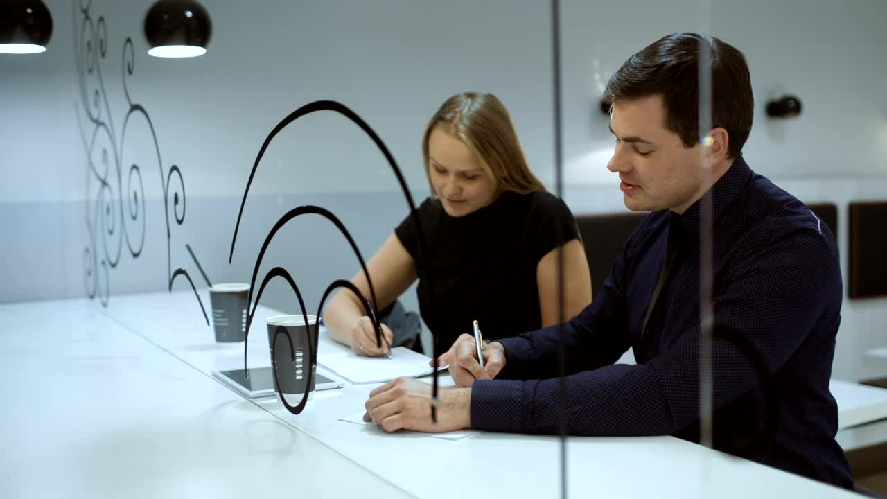 Free Stock Video Signing Contracts In A Cafe Live Wallpaper