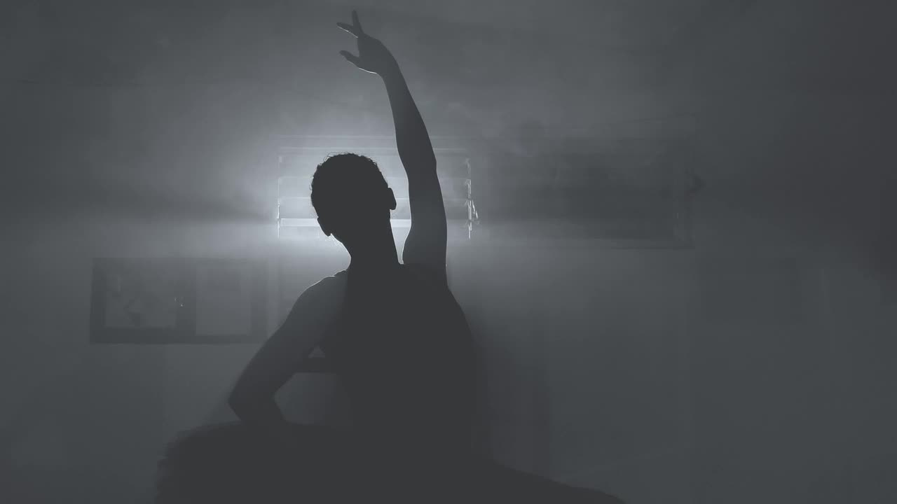 Free Stock Video Silhouette Of A Ballet Dancer Doing Figures Live Wallpaper