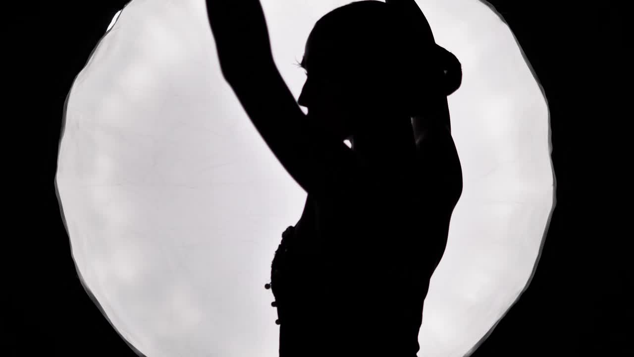 Free Stock Video Silhouette Of A Ballet Dancer Spinning Live Wallpaper