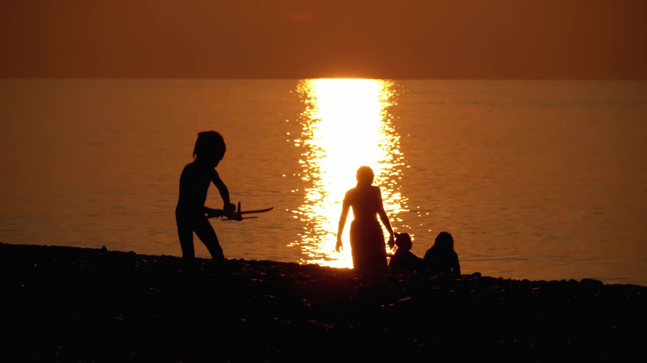 Free Stock Video Silhouette Of A Kid And A Toy Plane In The Live Wallpaper