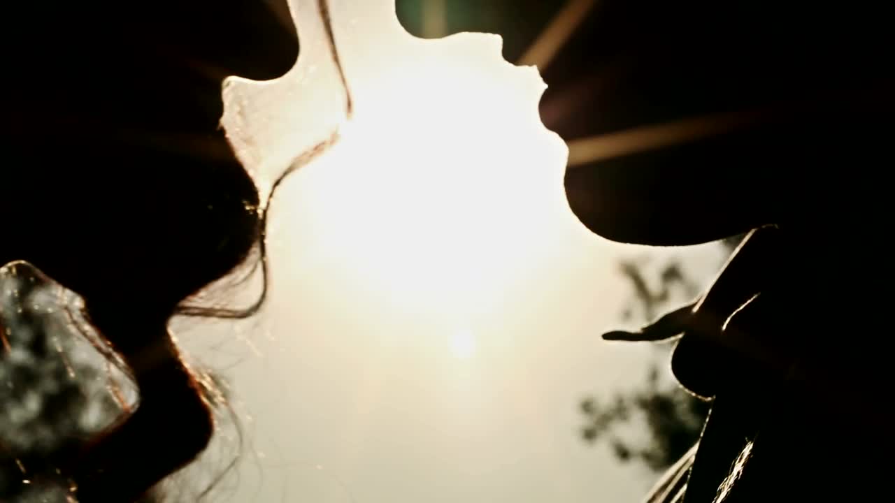 Free Stock Video Silhouette Of A Kissing Couple Live Wallpaper