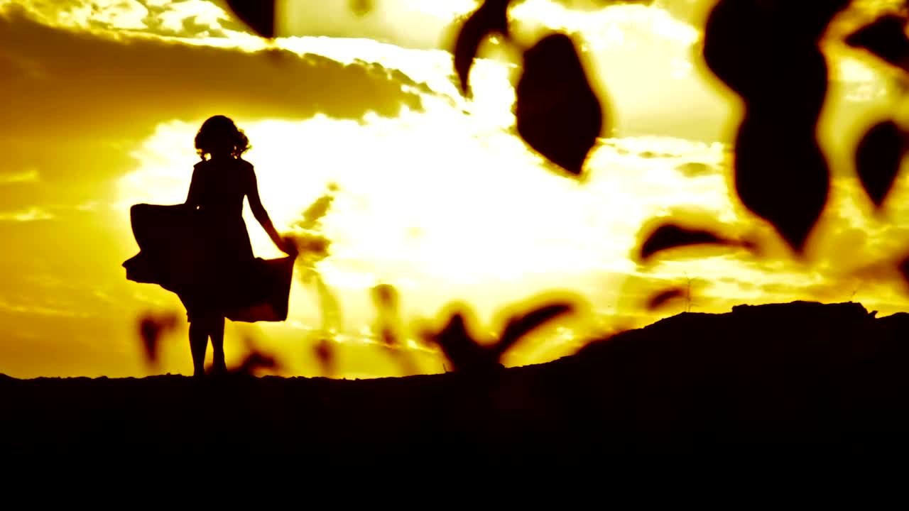 Free Stock Video Silhouette Of A Woman In A Dress That Moves The Live Wallpaper