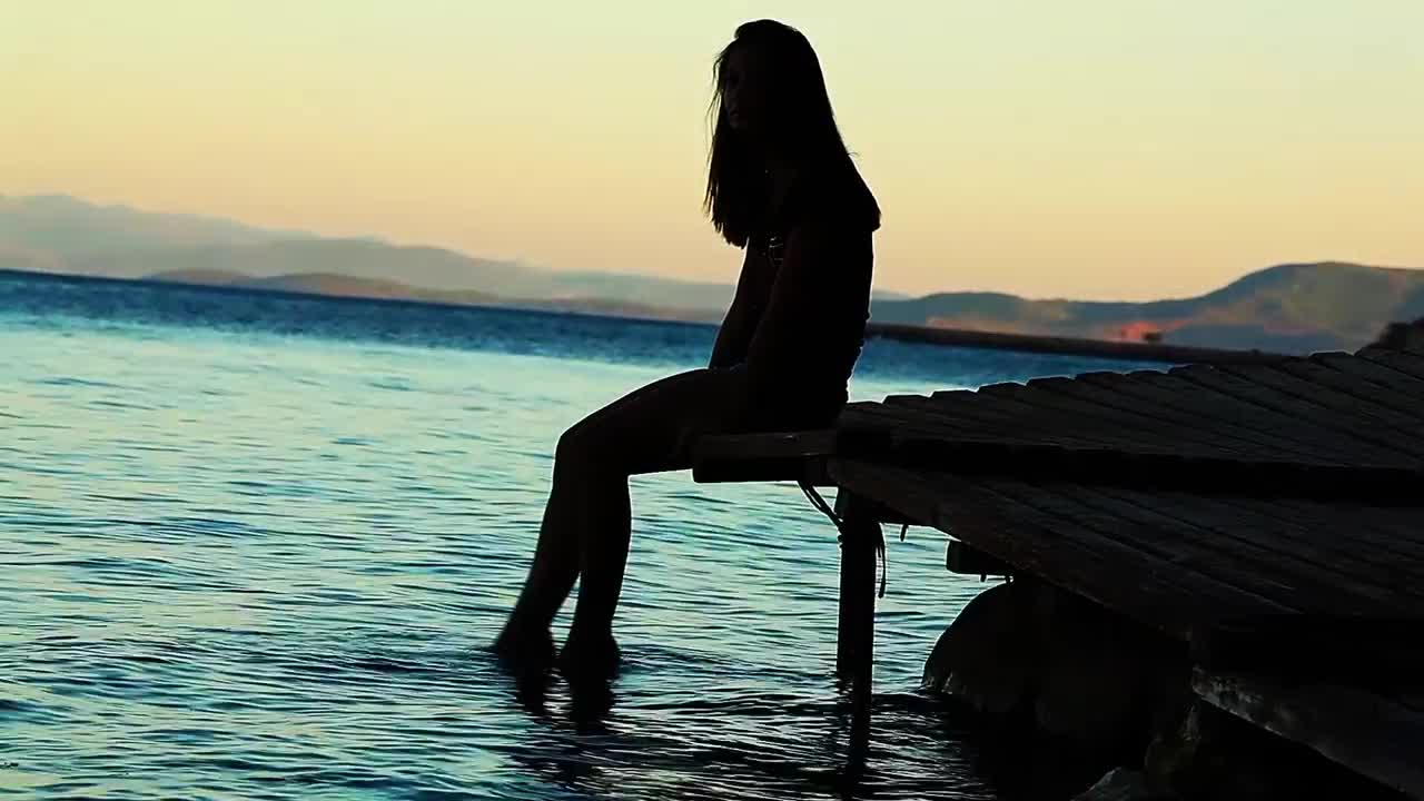 Free Stock Video Silhouette Of Woman Putting Her Feet Into The Sea Live Wallpaper