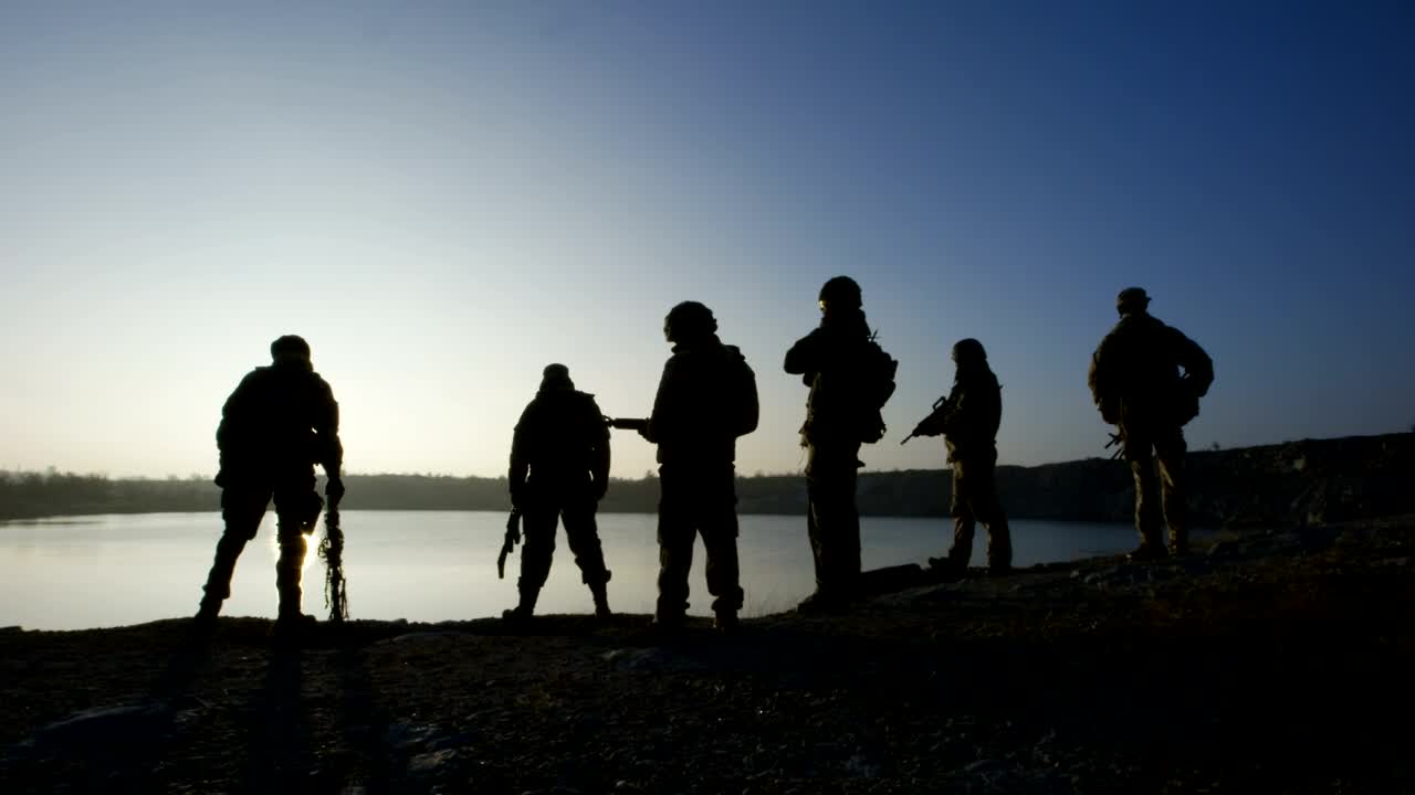 Free Stock Video Silhouettes Of Soldiers In The Sunset Live Wallpaper