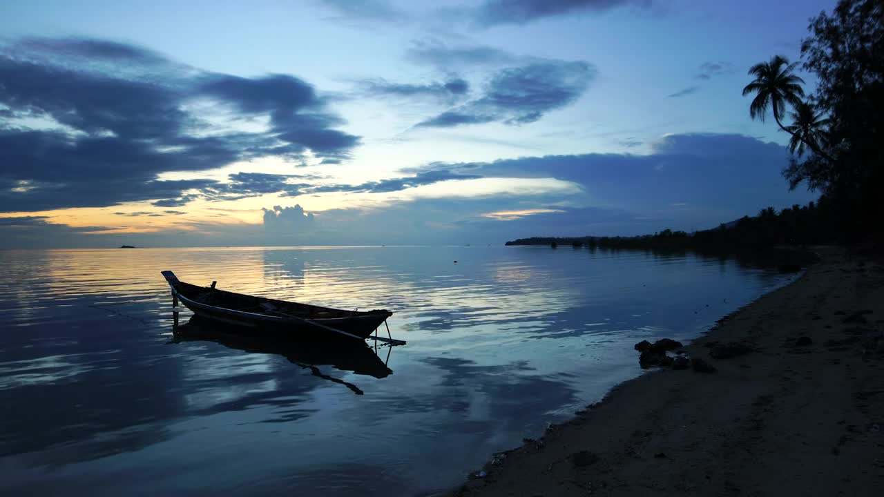 Free Stock Video Silhouettes On The Beach At Sunset Live Wallpaper