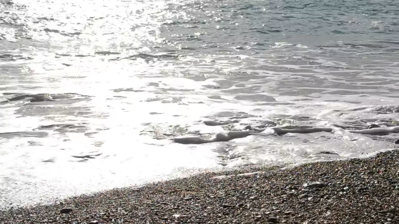 Free Stock Video Silver Waves Breaking On The Beach Live Wallpaper