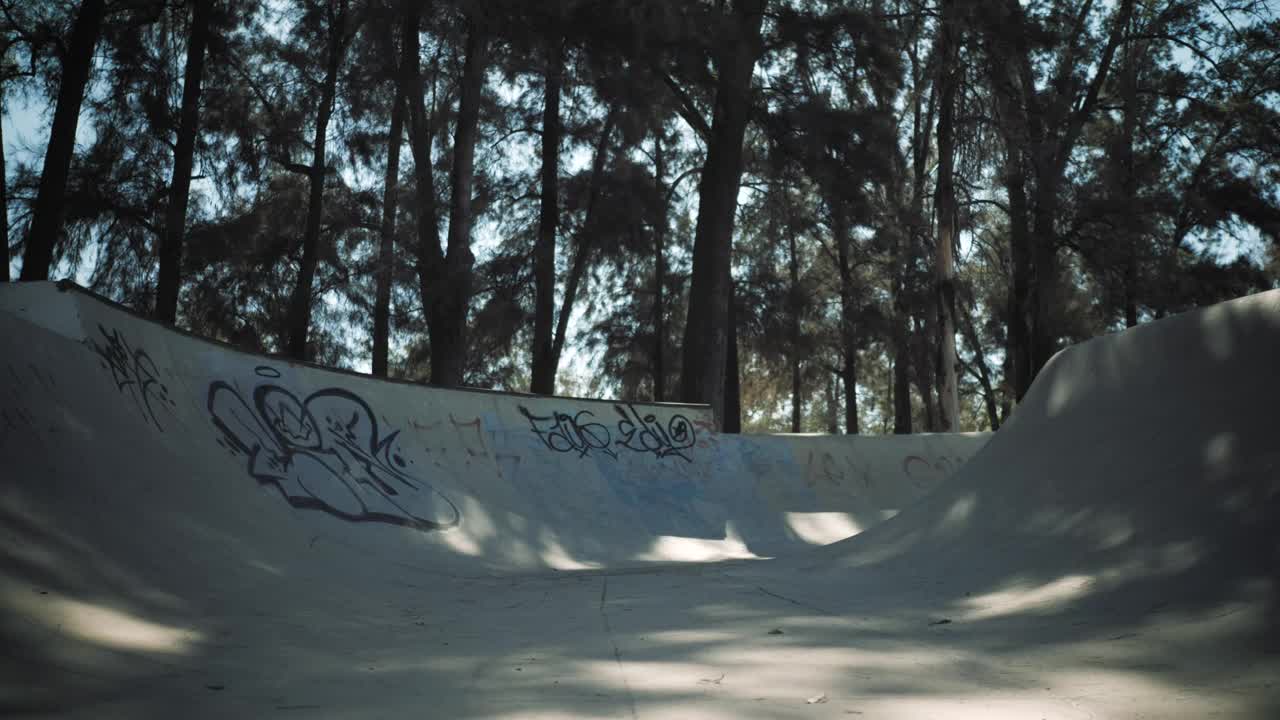 Free Video Stock Skater Skating In A Bowl Ground View Live Wallpaper